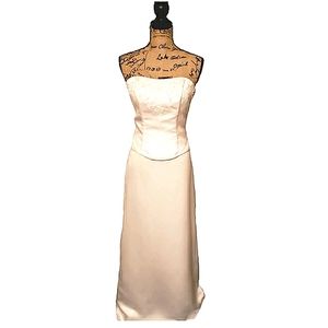 Raylia Designs 2 pc White Satin Gown 10 NWT